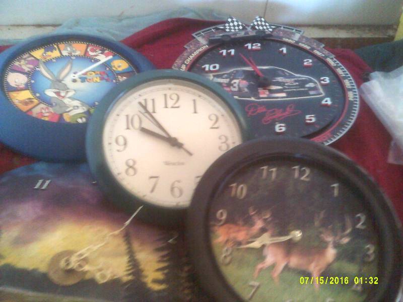 lot 58 image: 5 CLOCKS