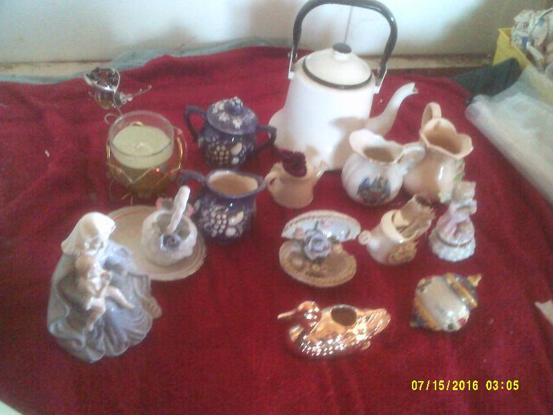 lot 63 image: VINTAGE GLASSWEAR