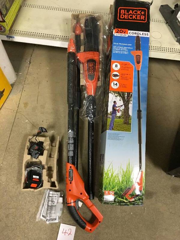 Black & Decker 8 in. 20-Volt MAX Lithium-Ion Cordless Pole Saw with 1.5Ah Battery and Charger Included Not Used