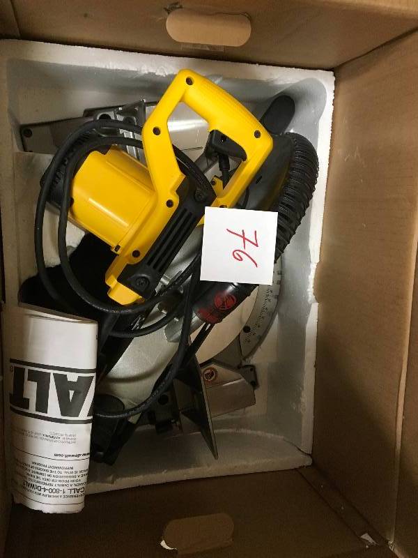 DeWalt 15-Amp Corded 10 in. Compound Miter Saw USED