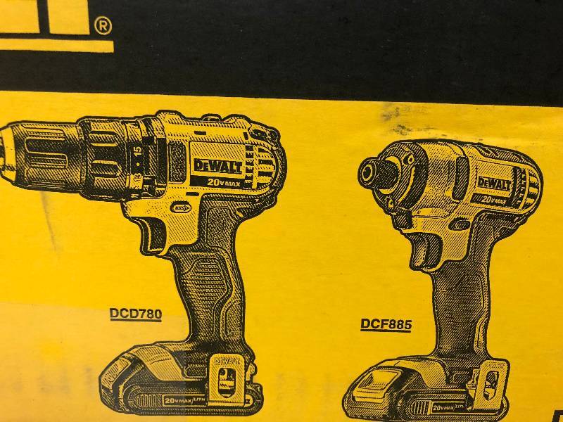 DEWALT 20-Volt MAX Lithium-Ion Cordless DrillImpact Combo Kit (2-Tool) with (2) Batteries 1.5Ah, Charger and Contractor Bag not used
