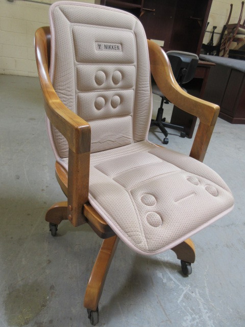 lot 104 image: SOILD OAK OFFICE CHAIR