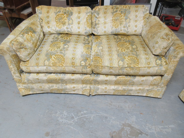 lot 111 image: LOVESEAT