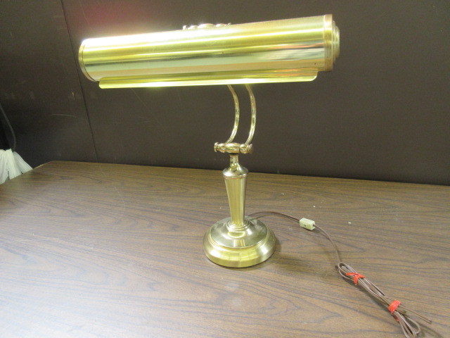 lot 138 image: PIANO LAMP