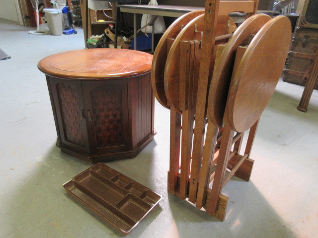 lot 141 image: WOODEN END TABLE, TV TRAYS
