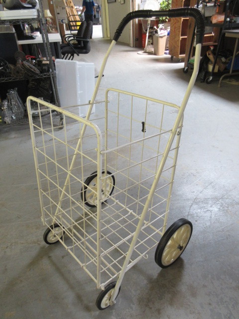 lot 172 image: WIRE FOLDING CART