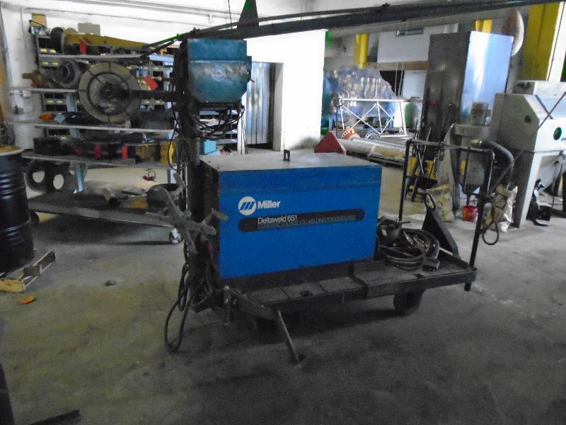 lot 1 image: Miller  Deltaweld 651