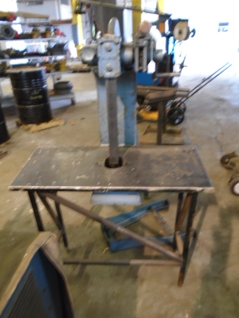 lot 21 image: FAMCO RATCHETING ARBOR PRESS