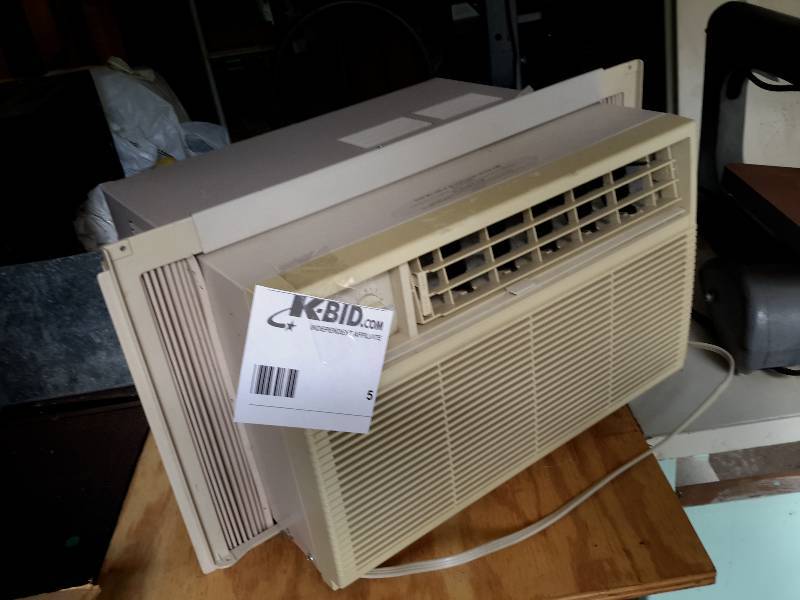lot 5 image: Window Air Conditioning Unit