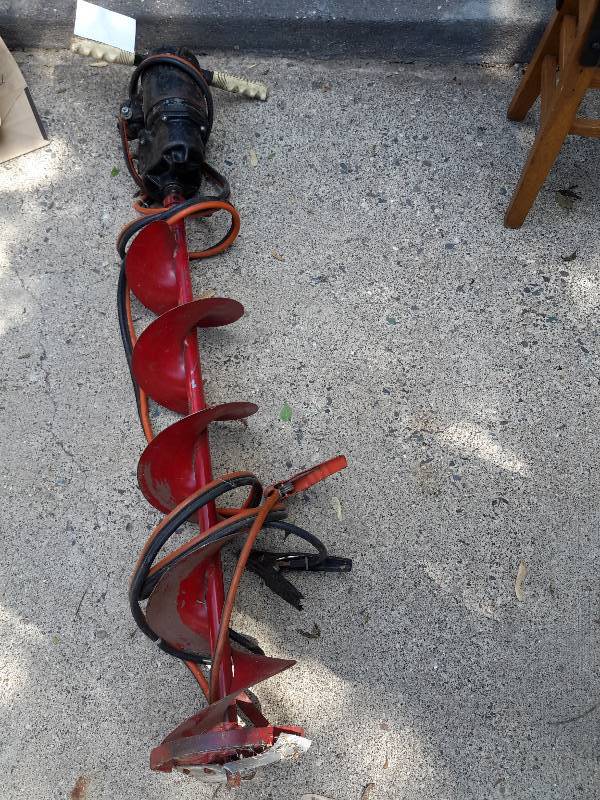 lot 21 image: Battery Powered Auger