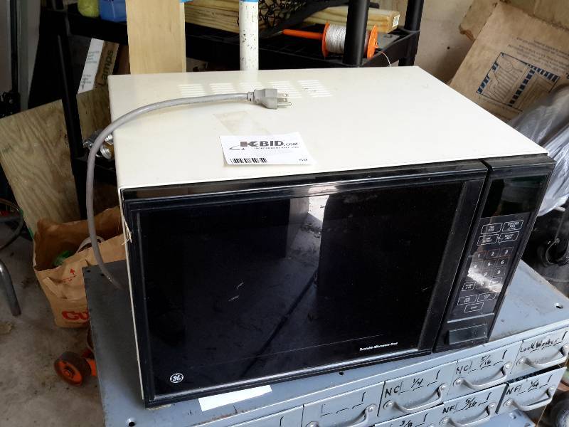 lot 50 image: GE Microwave