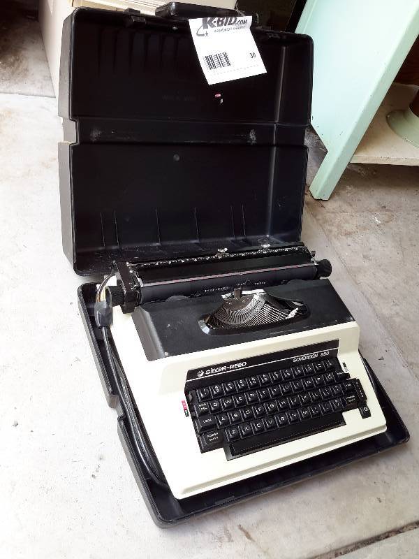 lot 36 image: Silver Reed Electric Typewritter