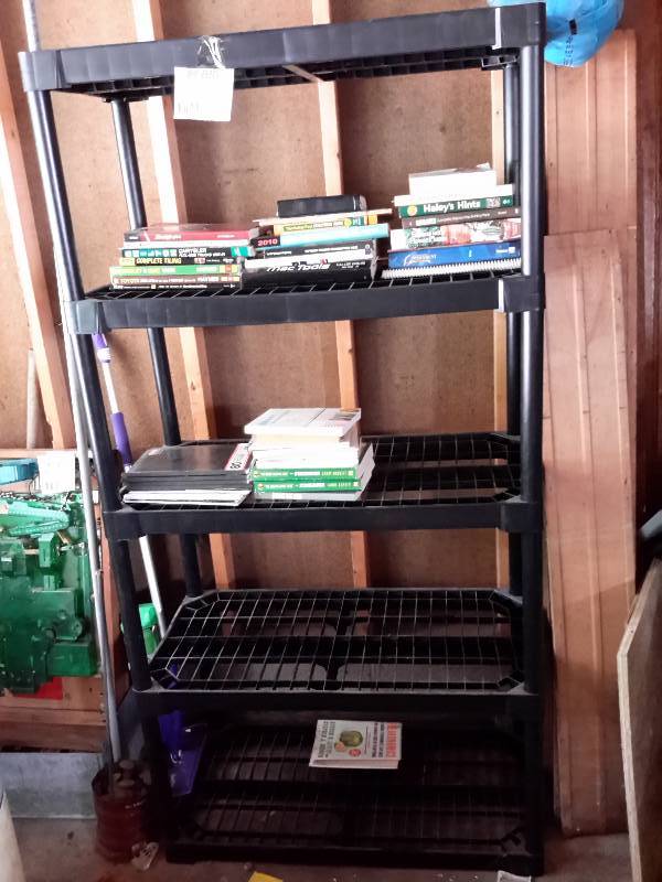 lot 40 image: Plastic Storage Shelf