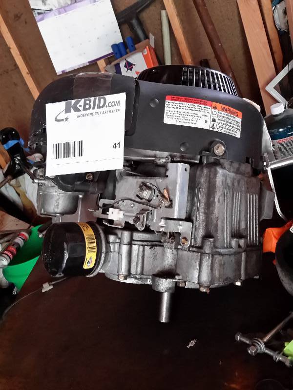 lot 41 image: Briggs & Stratton 11.5 HP Motor