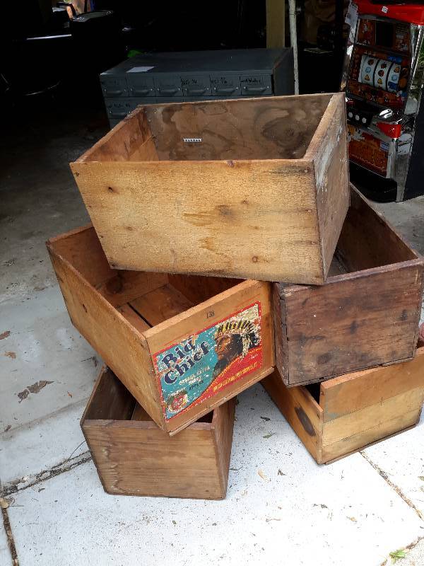 lot 53 image: 5 wooden boxes