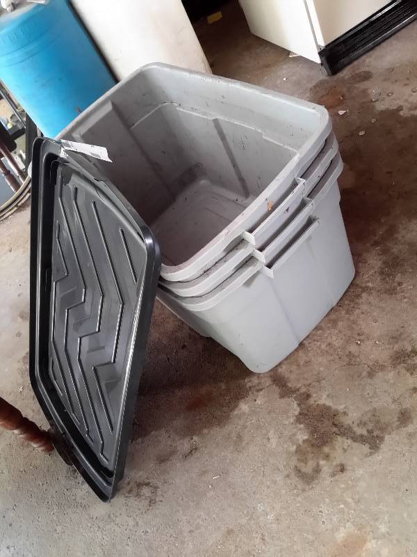 lot 59 image: 3 37 Gal Plastic Tubs