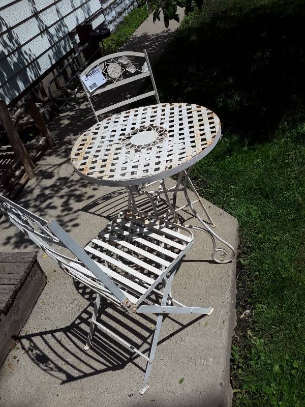 lot 57 image: Iron Table with 2 matching chairs