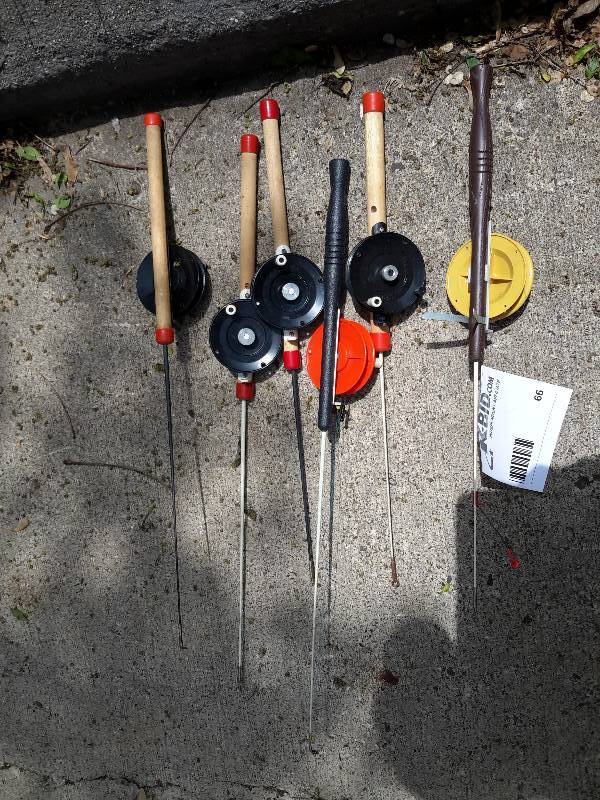 lot 66 image: 6 Ice fishing poles
