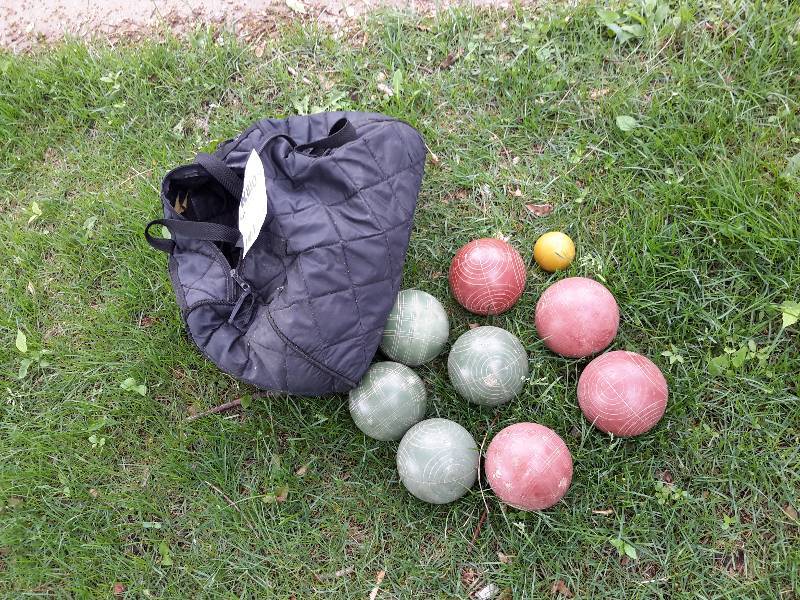 lot 68 image: Bocce Ball Set