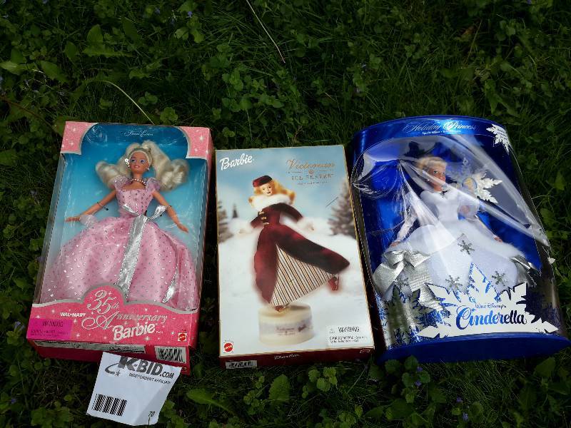lot 70 image: 3 Various Barbie Dolls in Box