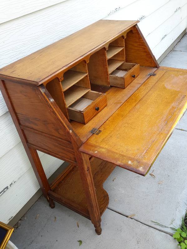 lot 3A image: Vintage Oak Workspace Desk