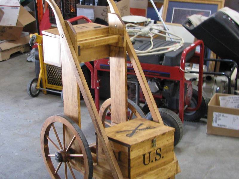 lot 5 image: Gun Cart