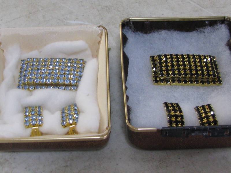 lot 15 image: Jewelry