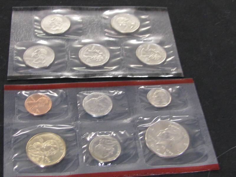 lot 36 image: U.S. Mint 2004 Uncirculated