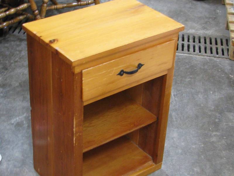 lot 49 image: Night Stand