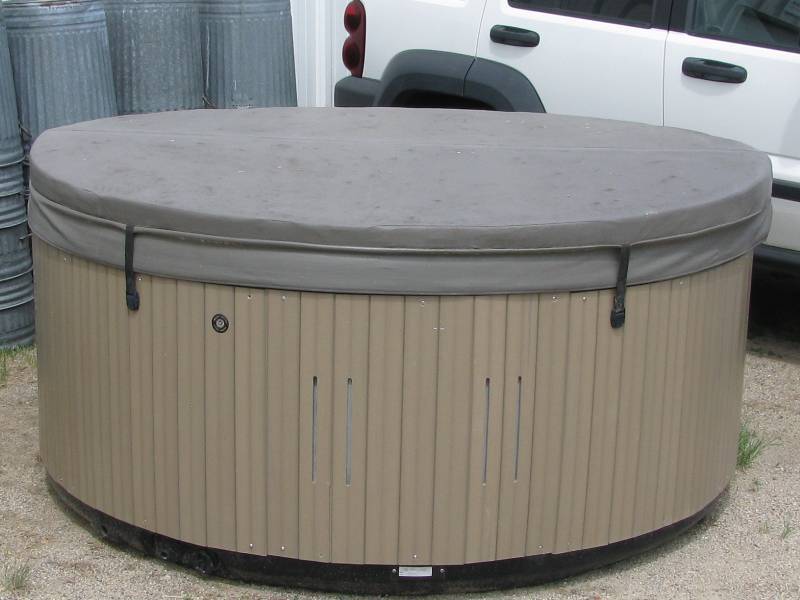 lot 64 image: Great Lakes Sunlighter Hot Tub
