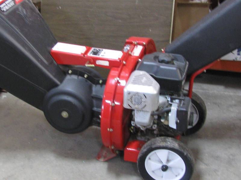lot 67 image: Yard Machines Wood ChipperShreader