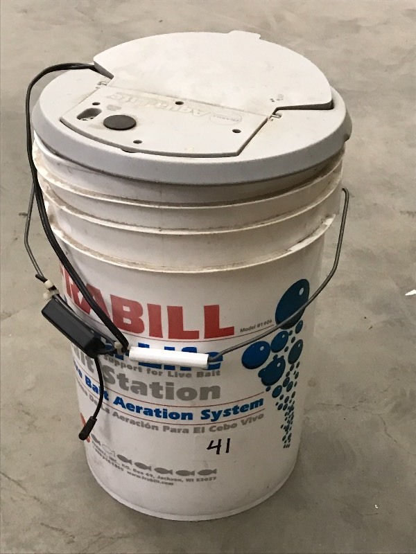 lot 41 image: Frabill 6-Gallon Live Bait Station ...