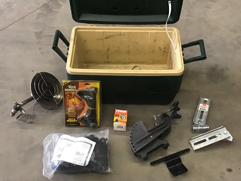 lot 67 image: Igloo Camo Cooler With LP Heater, ...