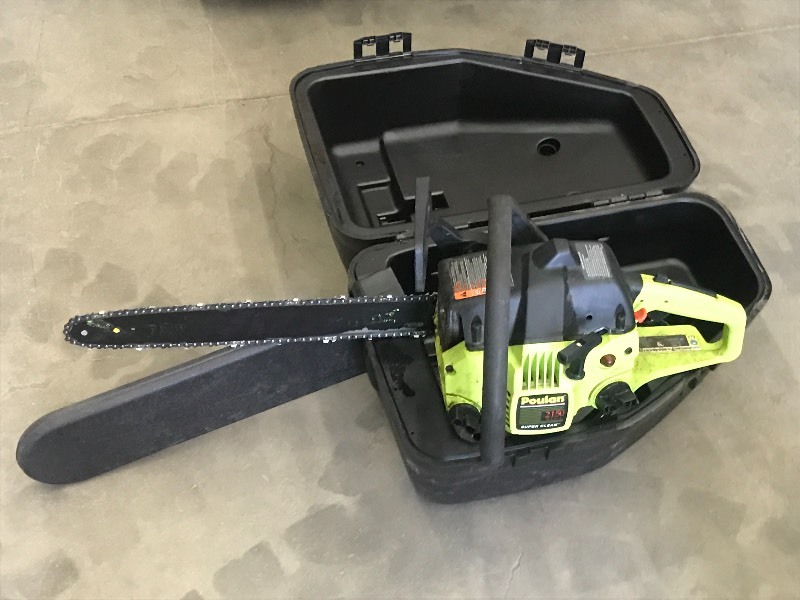 lot 100 image: Poulan 2150 Chainsaw With Carry Cas...