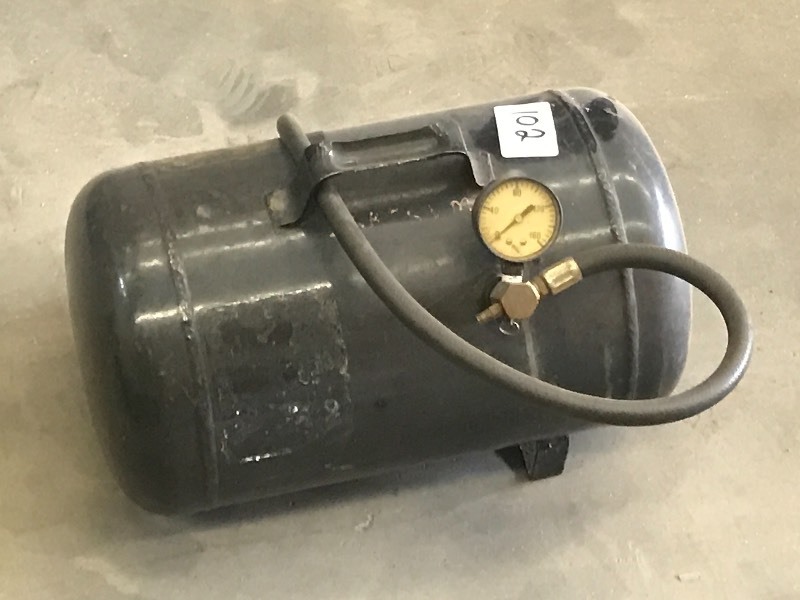 lot 102 image: 5-Gallon Portable Air Tank ...