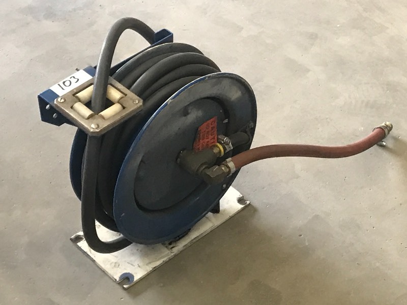 lot 103 image: Wall-Mount Hose Reel With 25ft Hose...