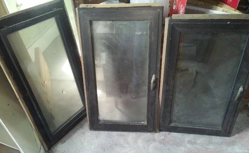 lot 3 image: Black Metal Awning Windows (3)
