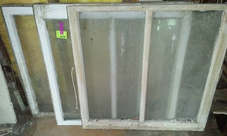 lot 1 image: Vintage Double Hung Windows (3)