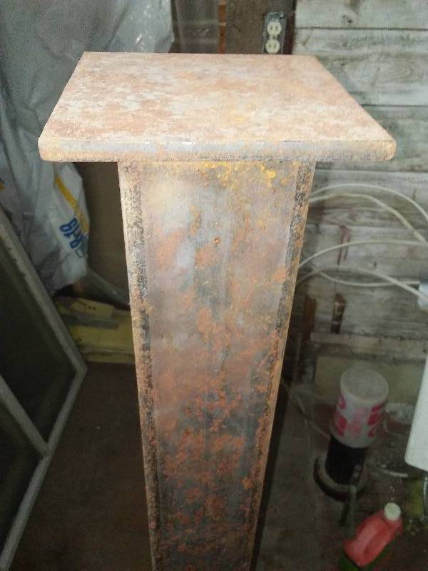 lot 18 image: Square Heavy Metal Support Post