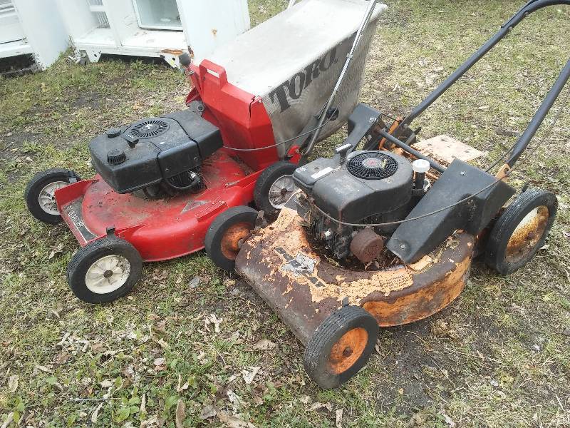 lot 20 image: Toro and Bobcat Mowers, Non-running