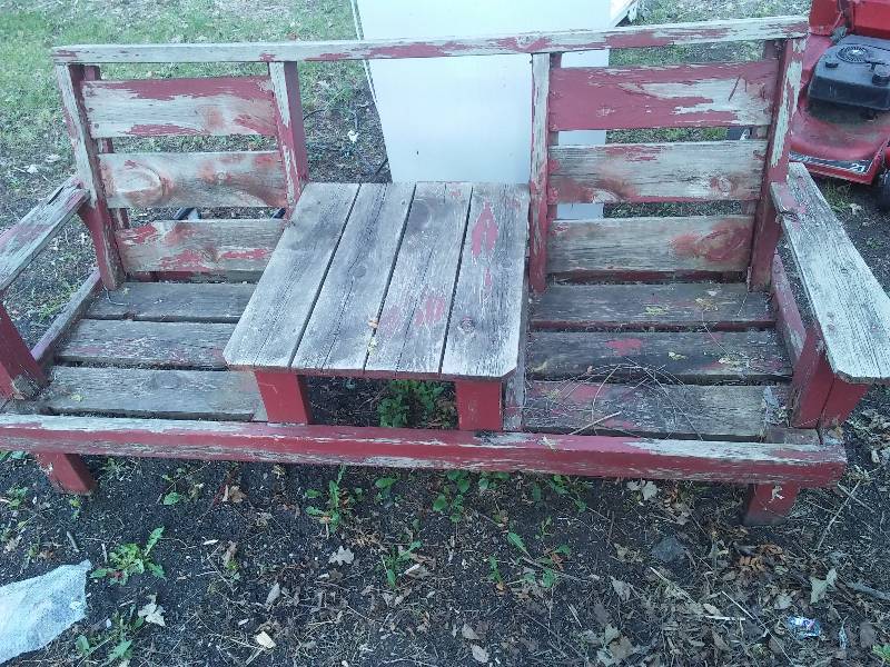 lot 22 image: 78-inch Vintage Lawn Furniture