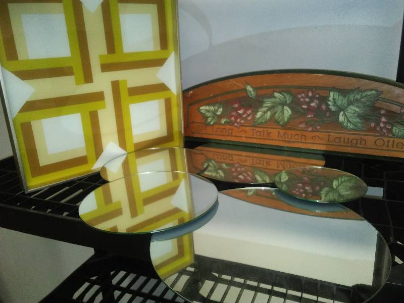 lot 30 image: Mid Century Modren Mirror and Wall Dcor and more