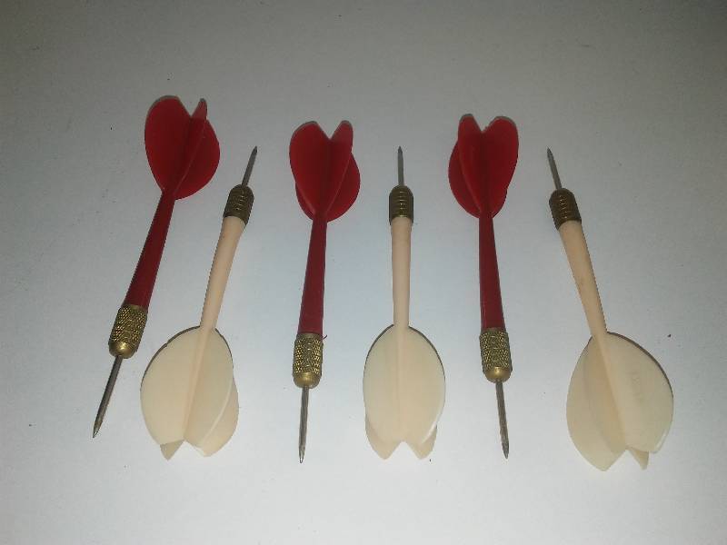 lot 34 image: Red and White metal tip darts