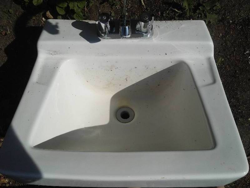 lot 46 image: Hanging sink, faucet and drain