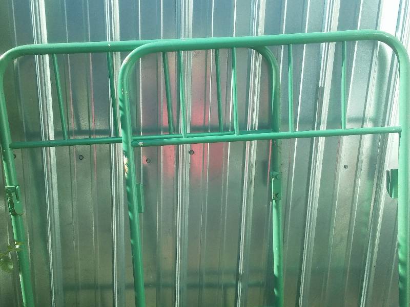 lot 55 image: Metal Army bunk bed green