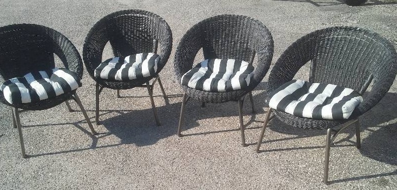 lot 59 image: 4 Quality wicker chairs with pads, excellent condition