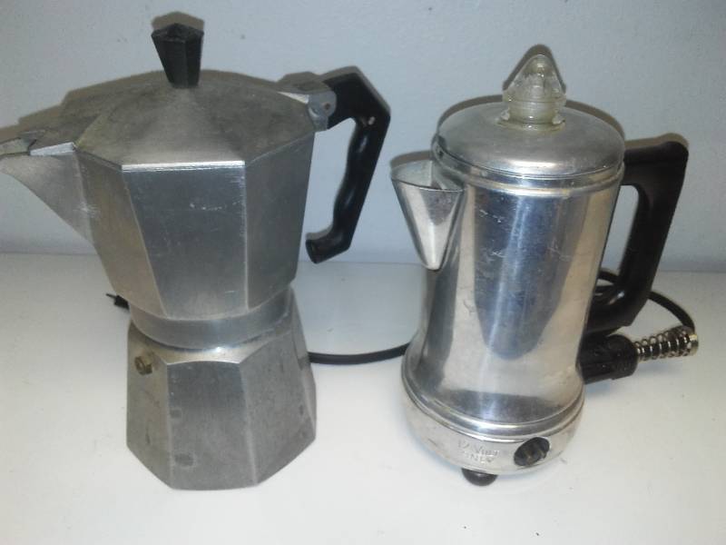 lot 84 image: 2 rare coffee pots vintage cast aluminum Van-Del espresso from Italy