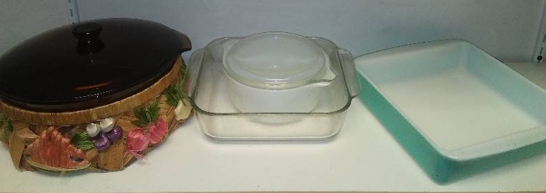 lot 88 image: 3 Pyrex, 1 Anchor Hocking