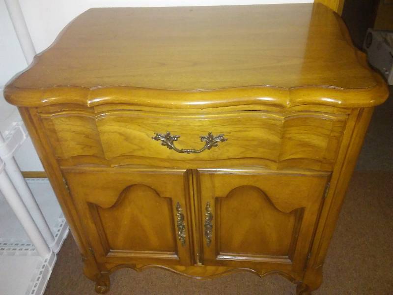 lot 97 image: End table or nightstand