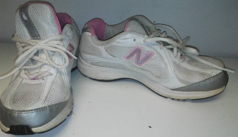 lot 98 image: Womens New Balance shoes